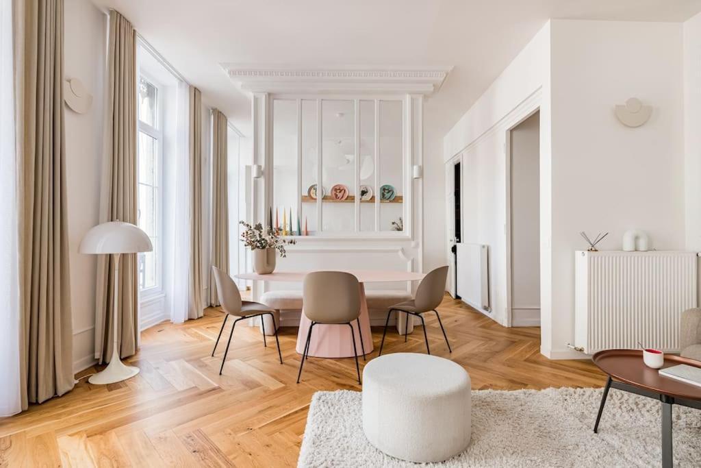 Beige Hospitalite - Apotheose Luxueux- 3 Chambres - Parking Prive Сент Етиен Екстериор снимка