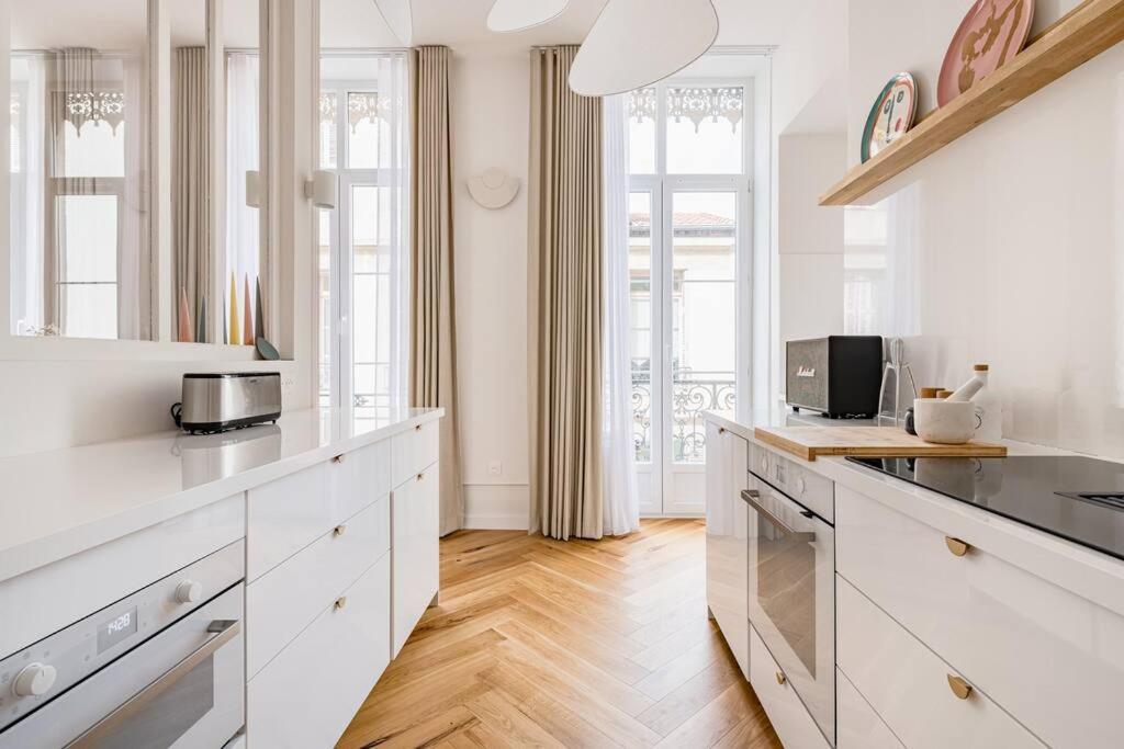 Beige Hospitalite - Apotheose Luxueux- 3 Chambres - Parking Prive Сент Етиен Екстериор снимка