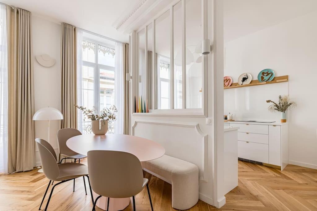 Beige Hospitalite - Apotheose Luxueux- 3 Chambres - Parking Prive Сент Етиен Екстериор снимка