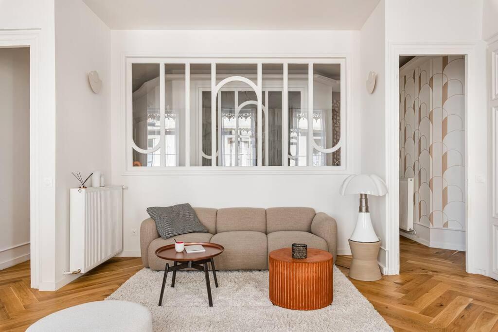 Beige Hospitalite - Apotheose Luxueux- 3 Chambres - Parking Prive Сент Етиен Екстериор снимка