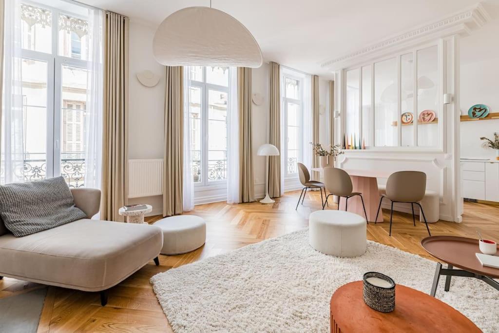 Beige Hospitalite - Apotheose Luxueux- 3 Chambres - Parking Prive Сент Етиен Екстериор снимка